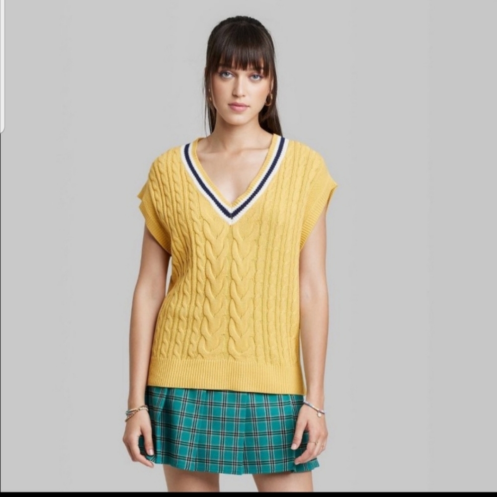 NWT$26 Women Oversize Gold Cable Sweater Vest
